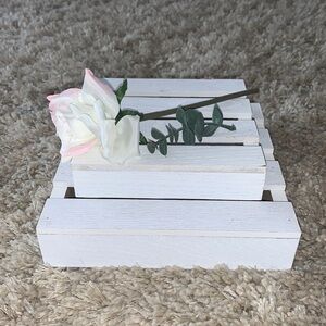 Small decorative pallets